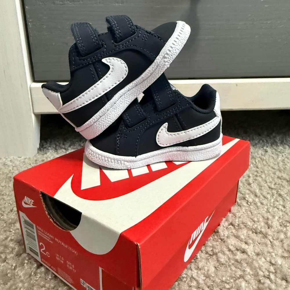 Nike Kids Dark Blue and White Sneakers